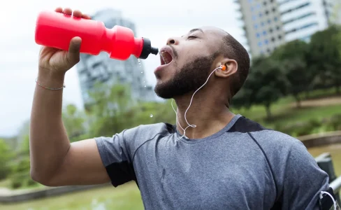 Hydratation sportive : quelle eau boire avant, pendant et après l&rsquo;effort ?